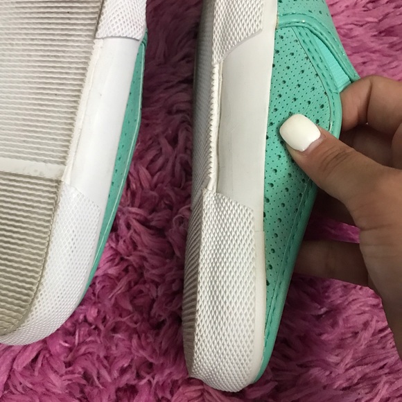 HP 🎉Kenneth Cole Reaction Turquoise Slip Ons - Picture 6 of 6